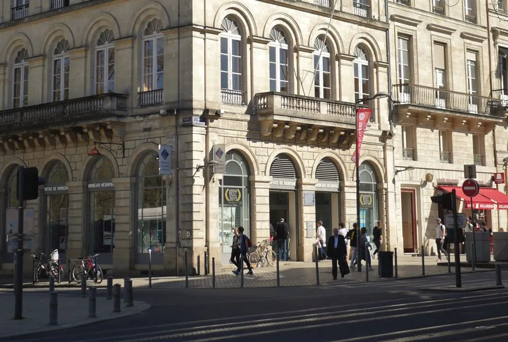 Office de Tourisme de Bordeaux près de la place des Quinconces