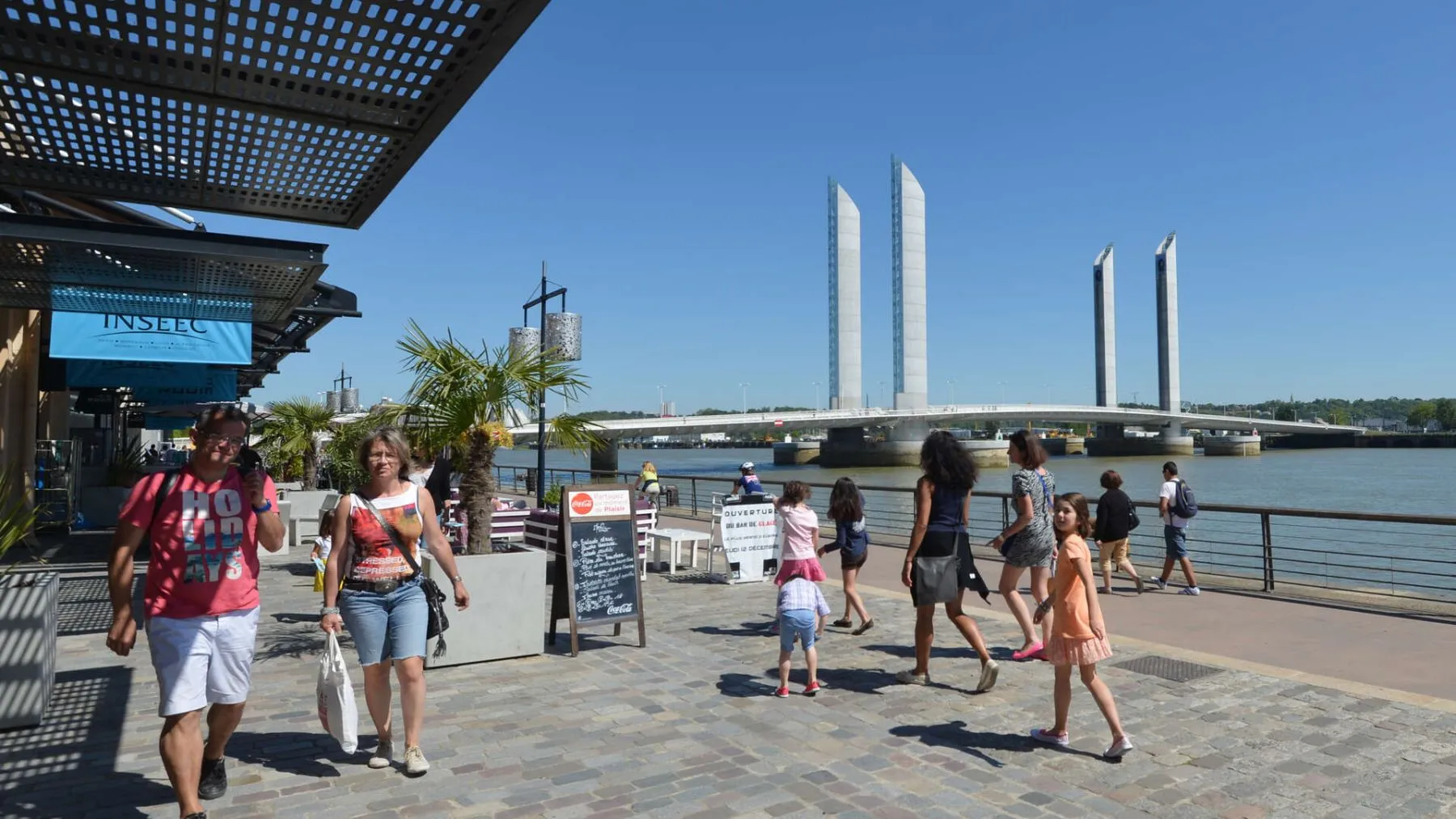 shopping in bordeaux sunday